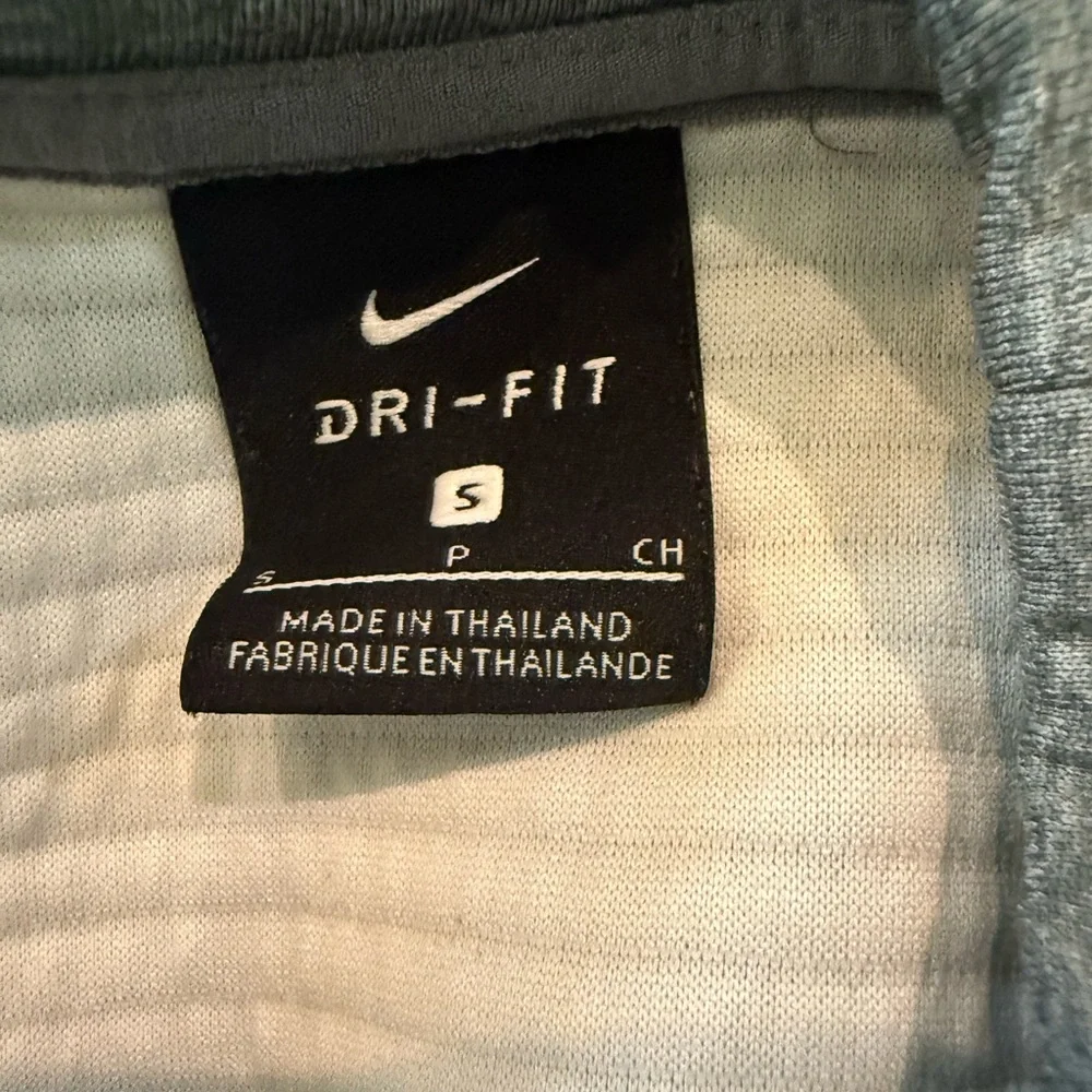 Nike. Dri-Fit Gray Just Do It Training Crewneck Sweatshirt Ribbed Quilted. Small
